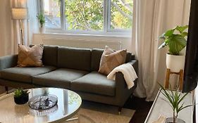 Newly Refurbished 2 Bedroom Apartment In South London